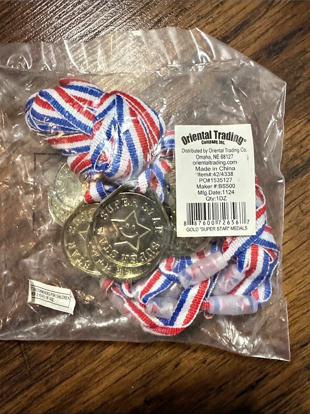 Oriental Trading Company Gold "Super Star" Medals Party Set of 12 C1.FR.1.4